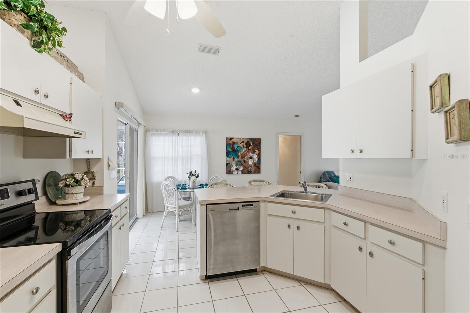 Image 10 of 39 For 4213 Persian Lane