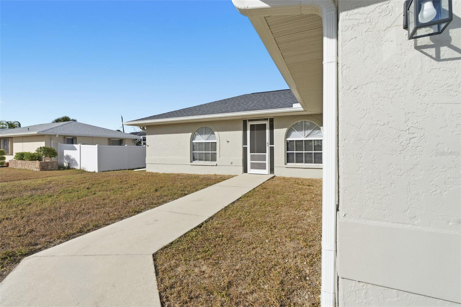 Image 3 of 34 For 520 Meridan Avenue Nw