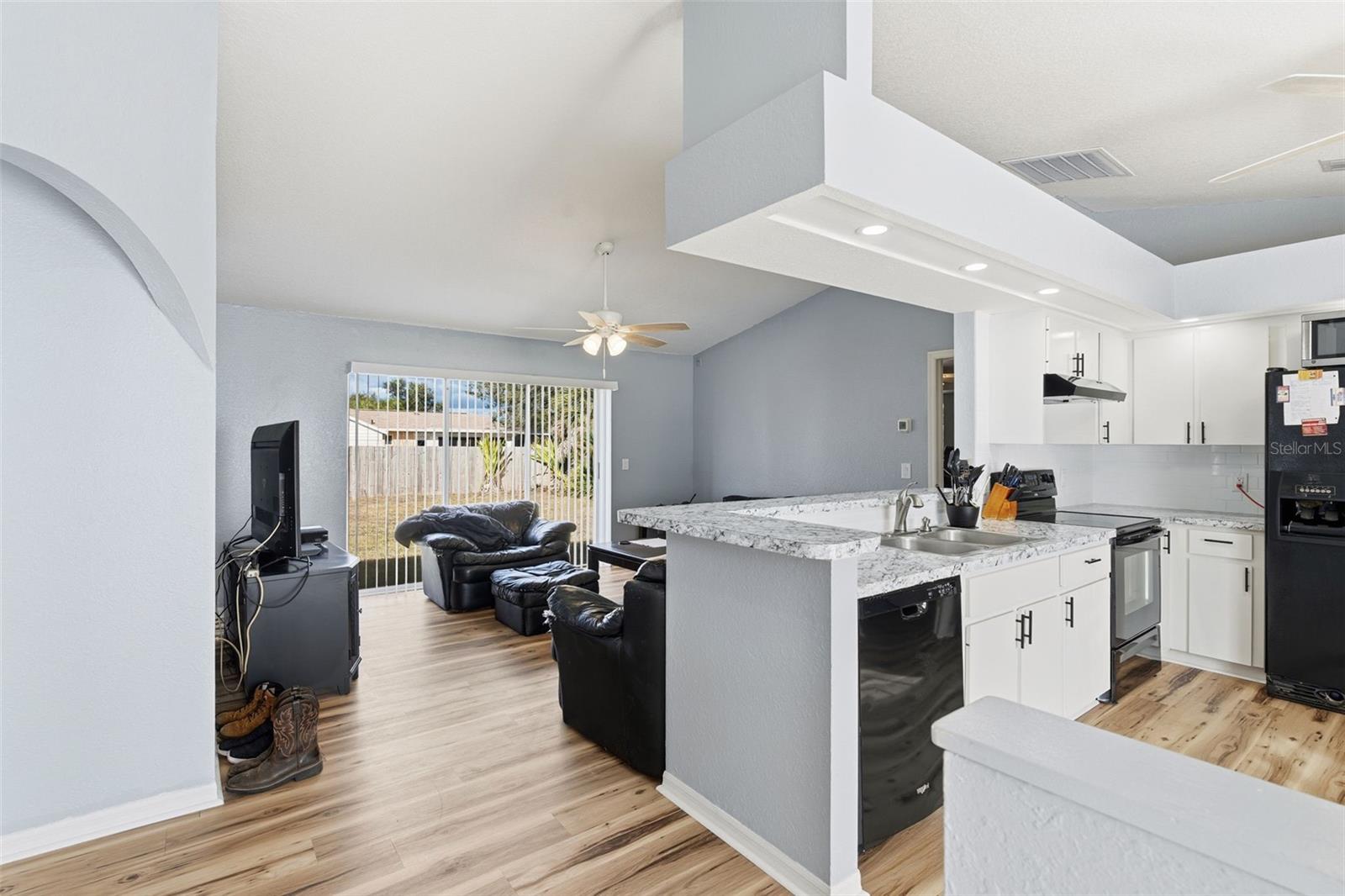 Image 4 of 34 For 520 Meridan Avenue Nw