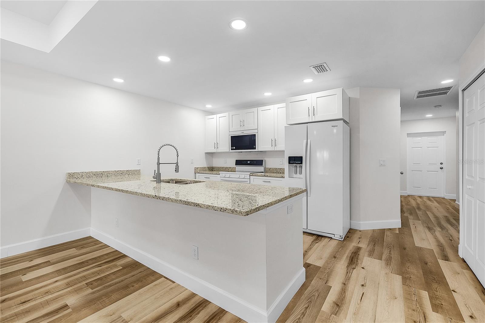 Image 35 of 47 For 16810-16812 San Edmundo Road