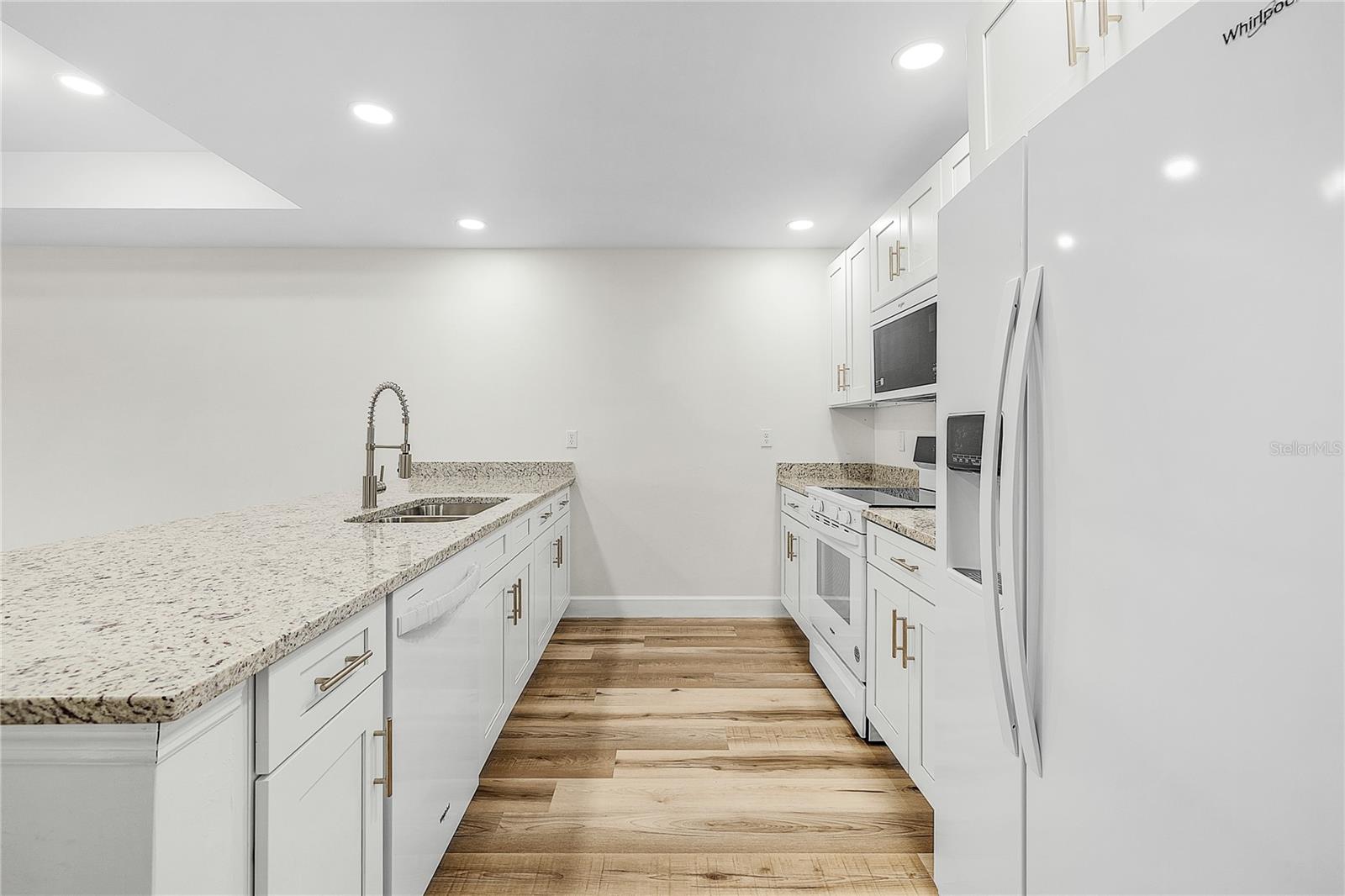 Image 37 of 47 For 16810-16812 San Edmundo Road