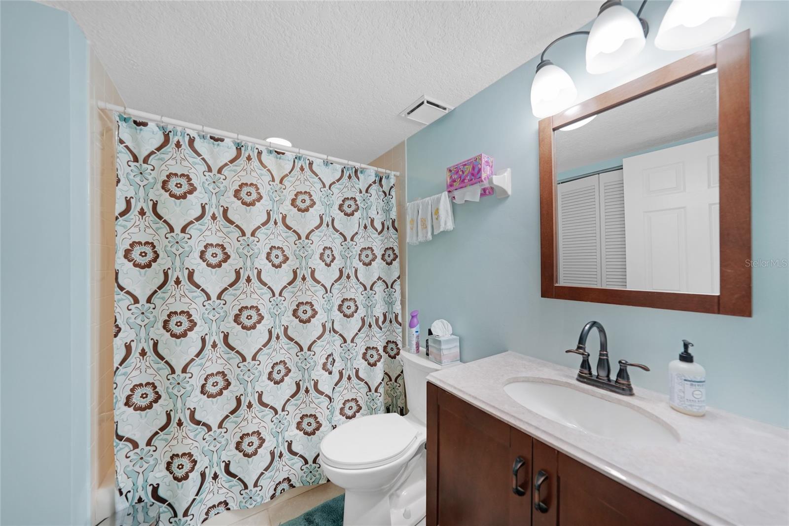 Image 24 of 45 For 240 Lewis Circle 513