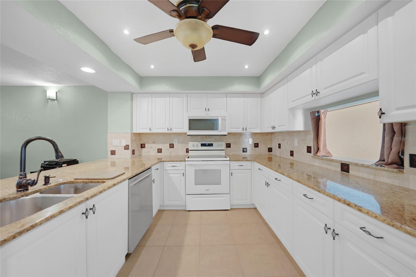 Image 7 of 45 For 240 Lewis Circle 513