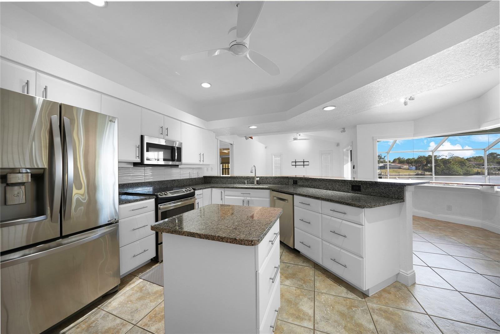 Image 14 of 41 For 474 Lomond Drive