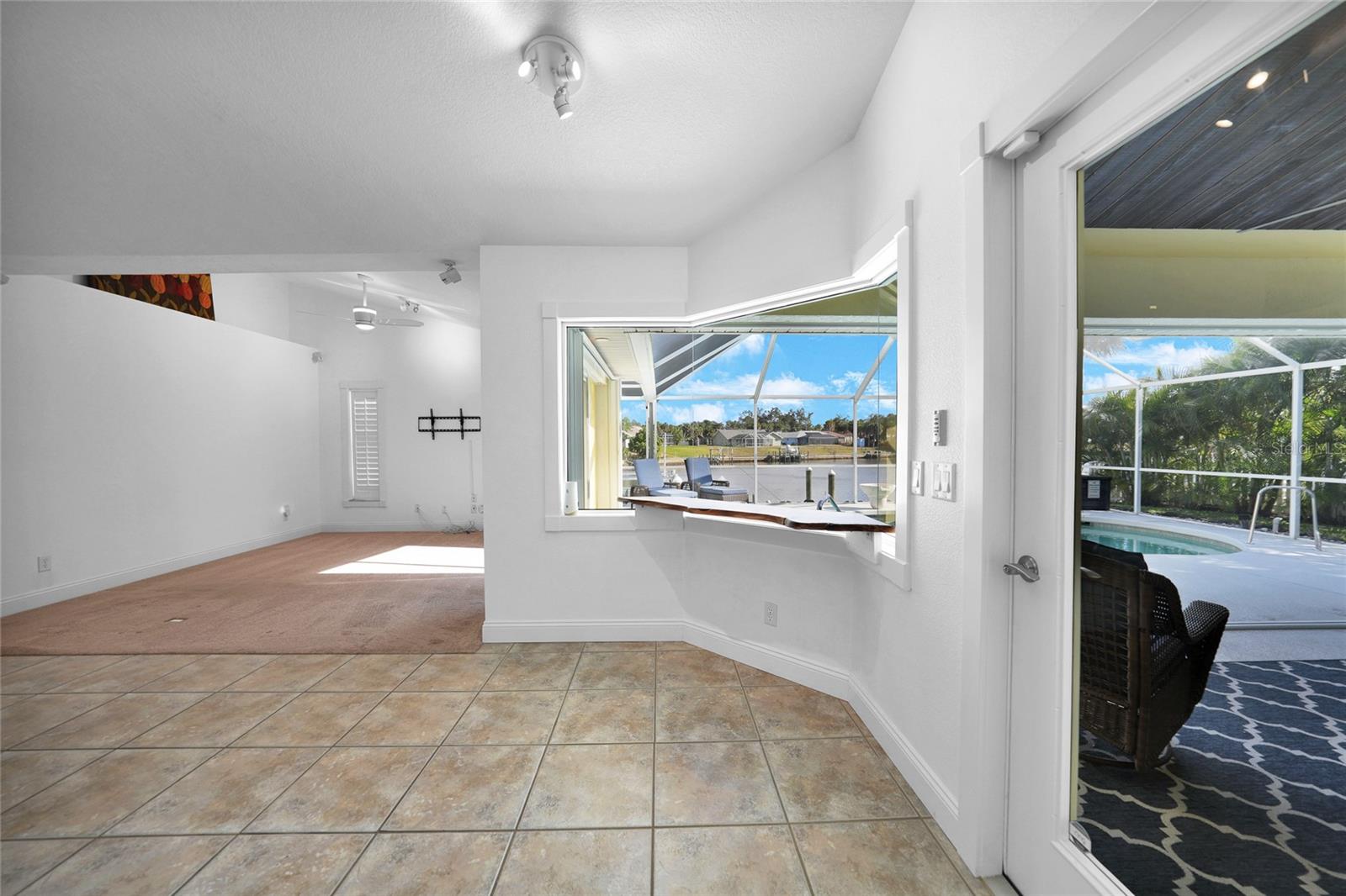 Image 19 of 41 For 474 Lomond Drive