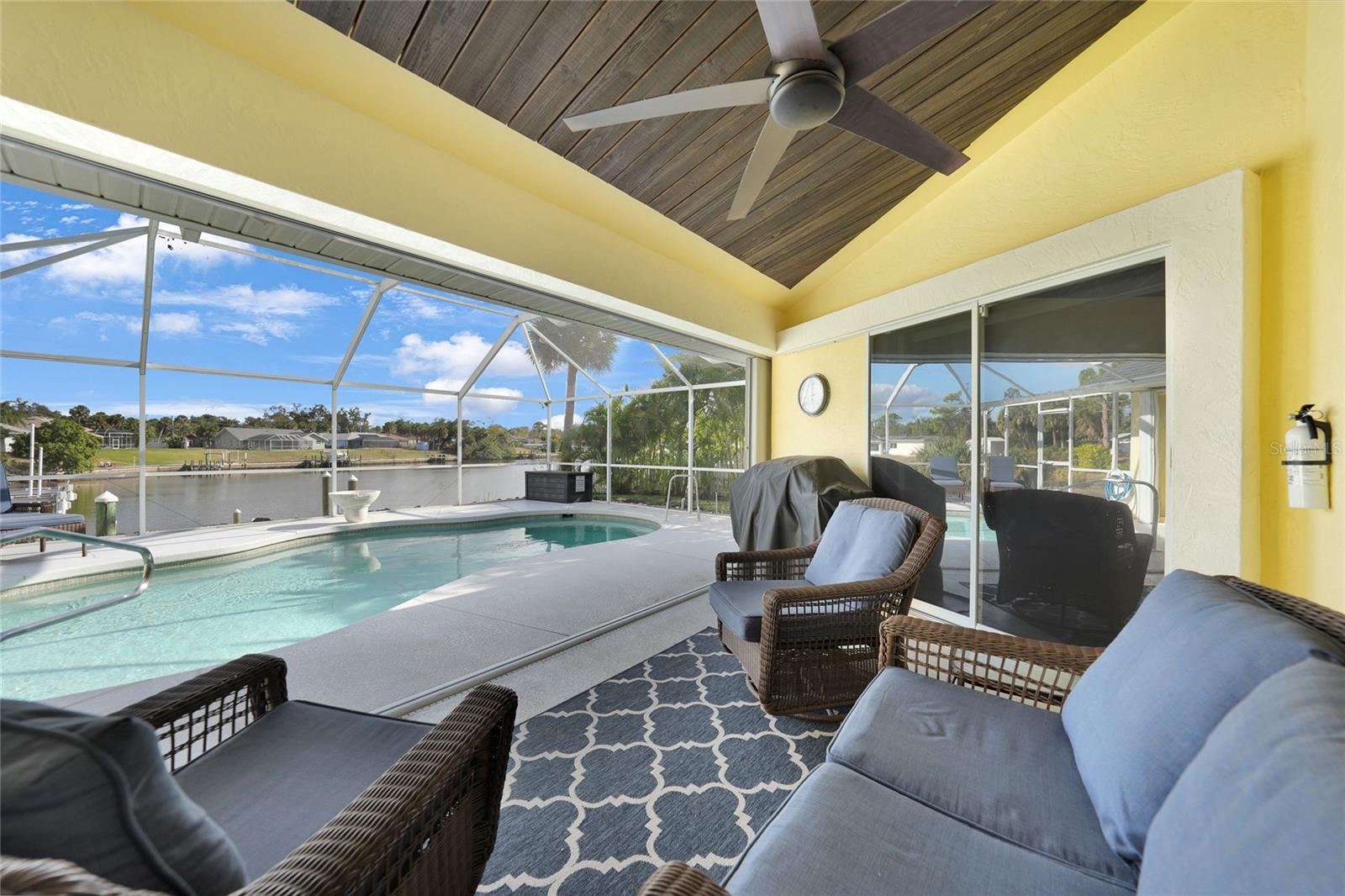 Image 21 of 41 For 474 Lomond Drive