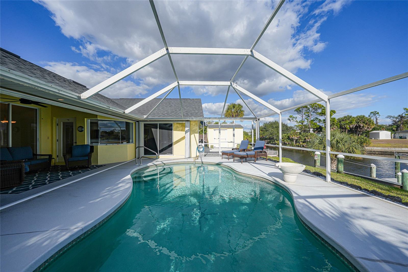 Image 23 of 41 For 474 Lomond Drive