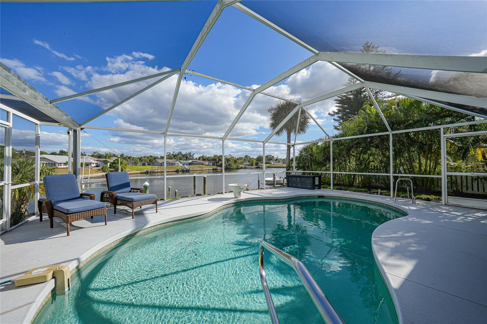 Image 24 of 41 For 474 Lomond Drive