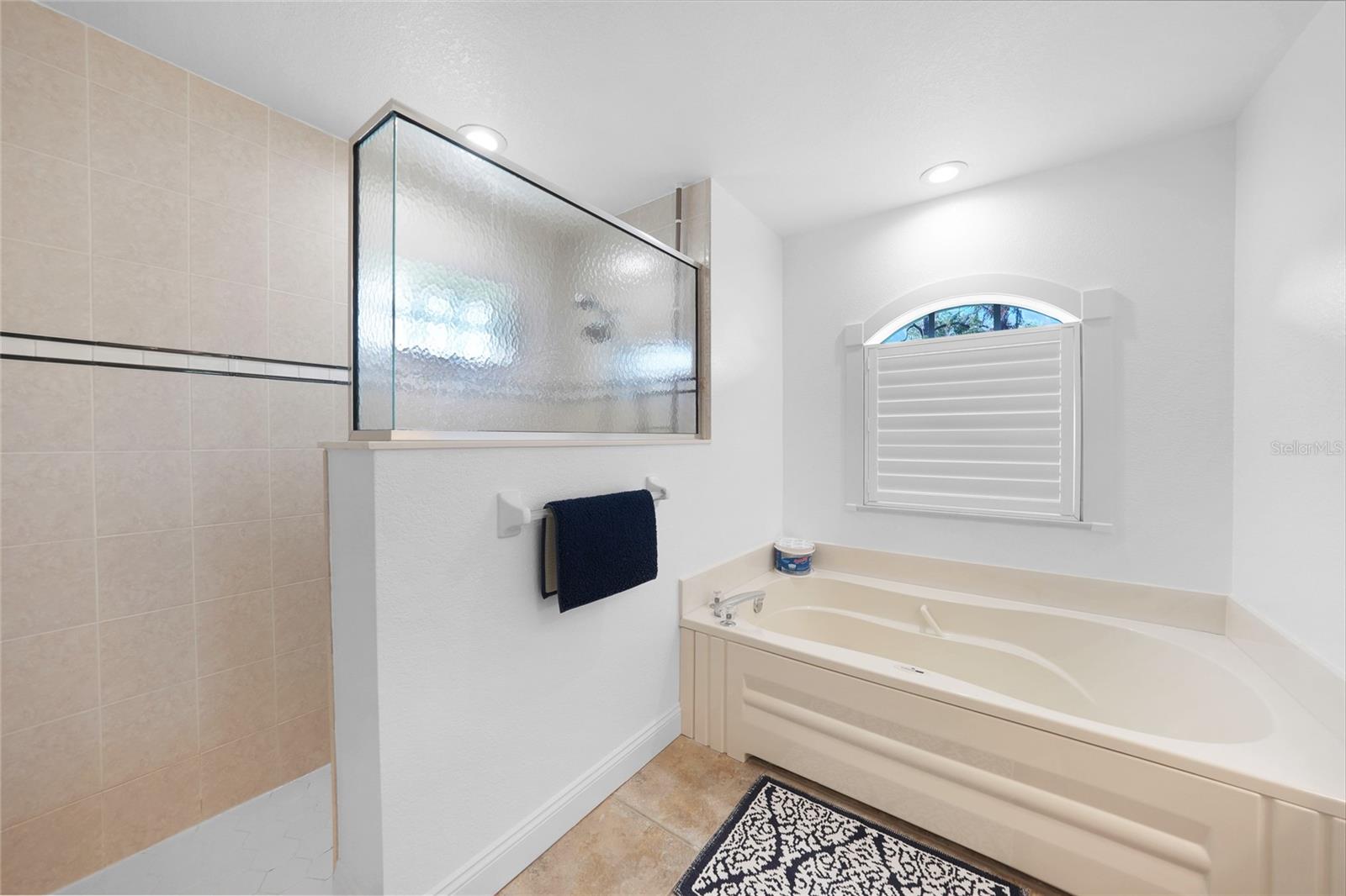 Image 29 of 41 For 474 Lomond Drive