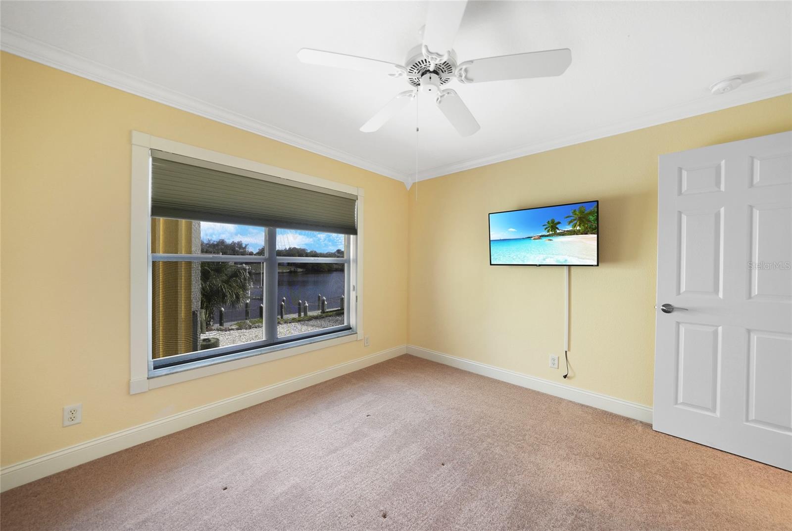 Image 33 of 41 For 474 Lomond Drive