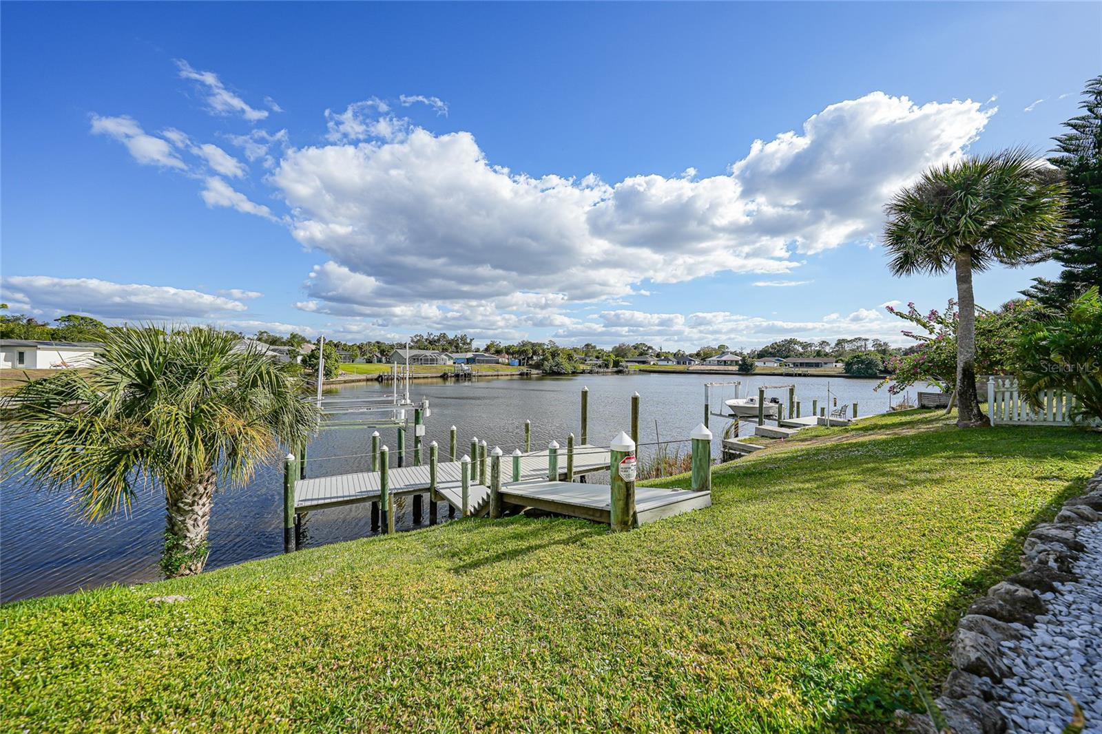 Image 4 of 41 For 474 Lomond Drive