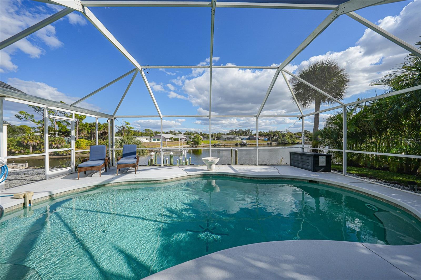 Image 5 of 41 For 474 Lomond Drive