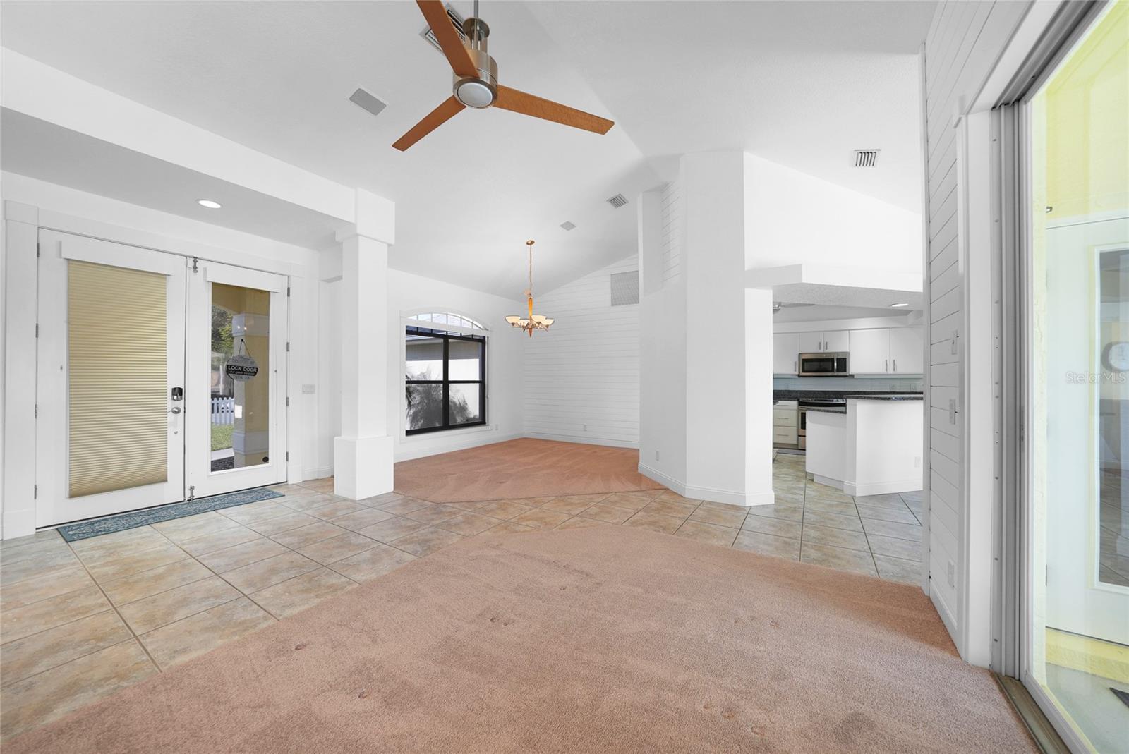 Image 7 of 41 For 474 Lomond Drive