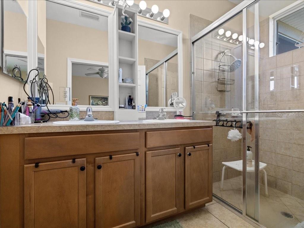 Image 27 of 44 For 24040 Canal Street