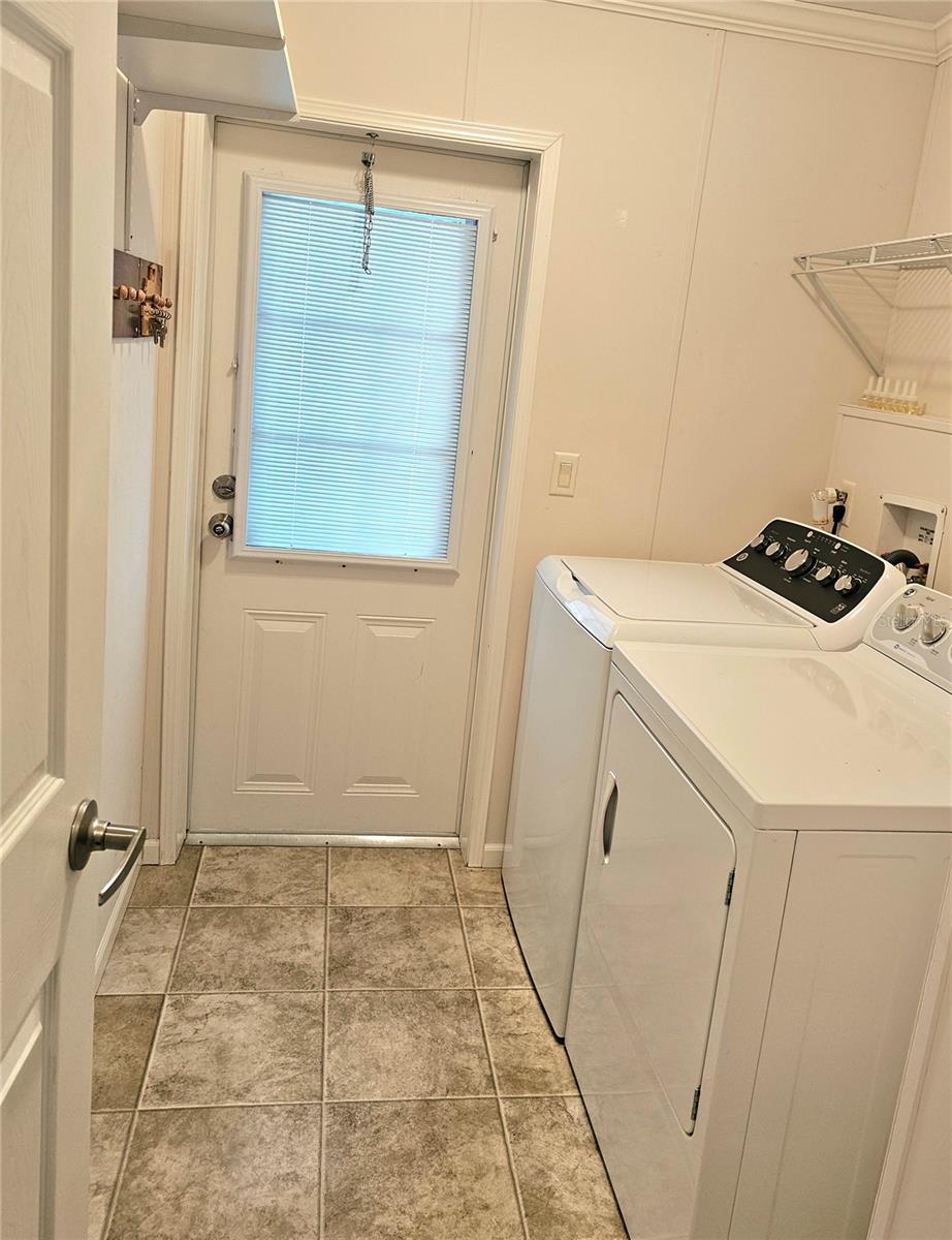 Image 10 of 32 For 27 Freeman Avenue