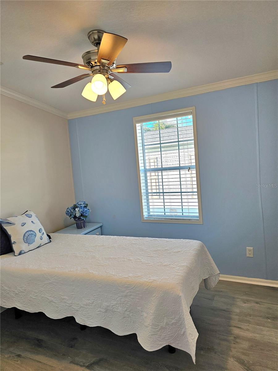 Image 12 of 32 For 27 Freeman Avenue