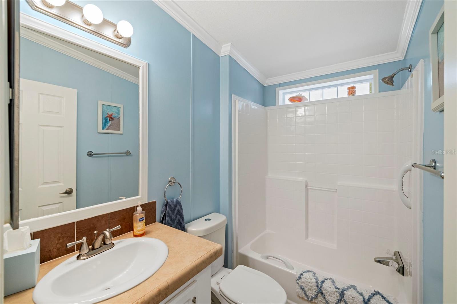 Image 13 of 32 For 27 Freeman Avenue