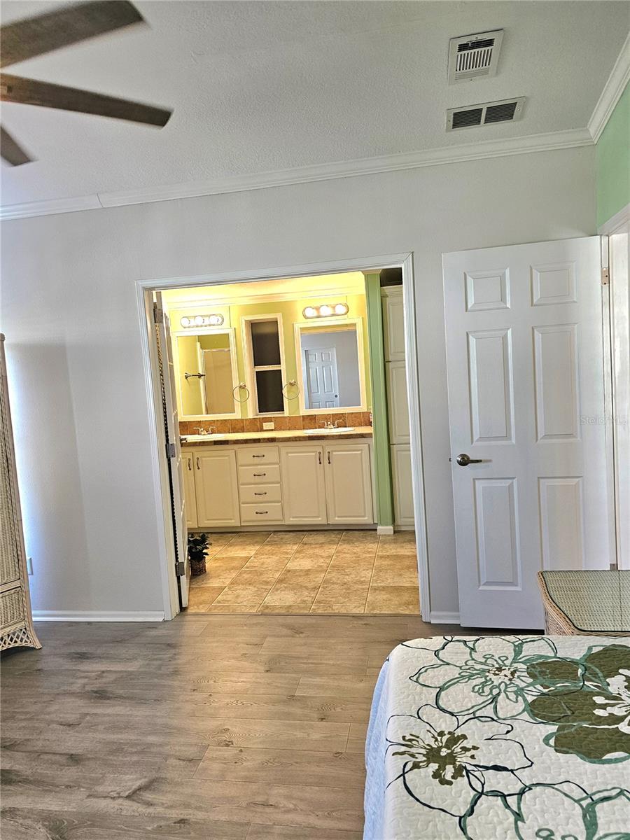 Image 18 of 32 For 27 Freeman Avenue