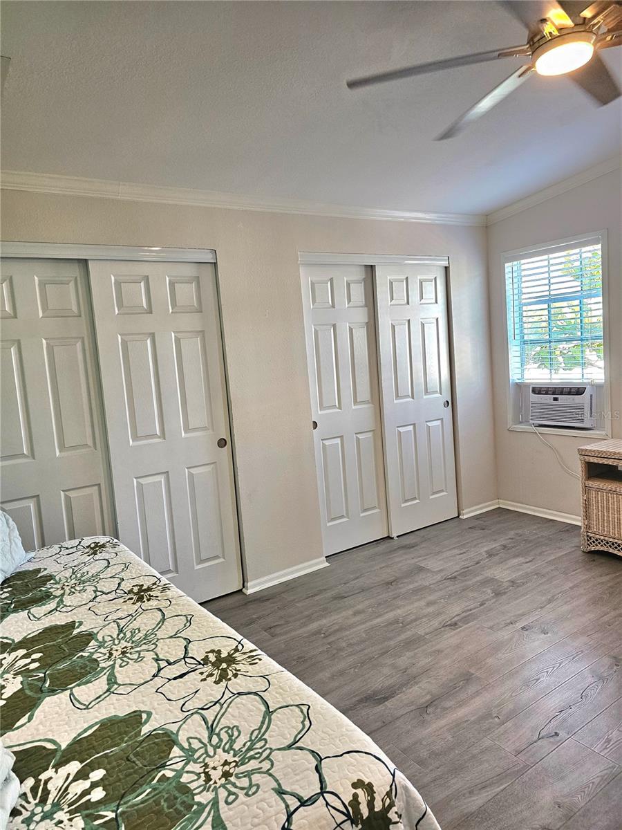 Image 20 of 32 For 27 Freeman Avenue