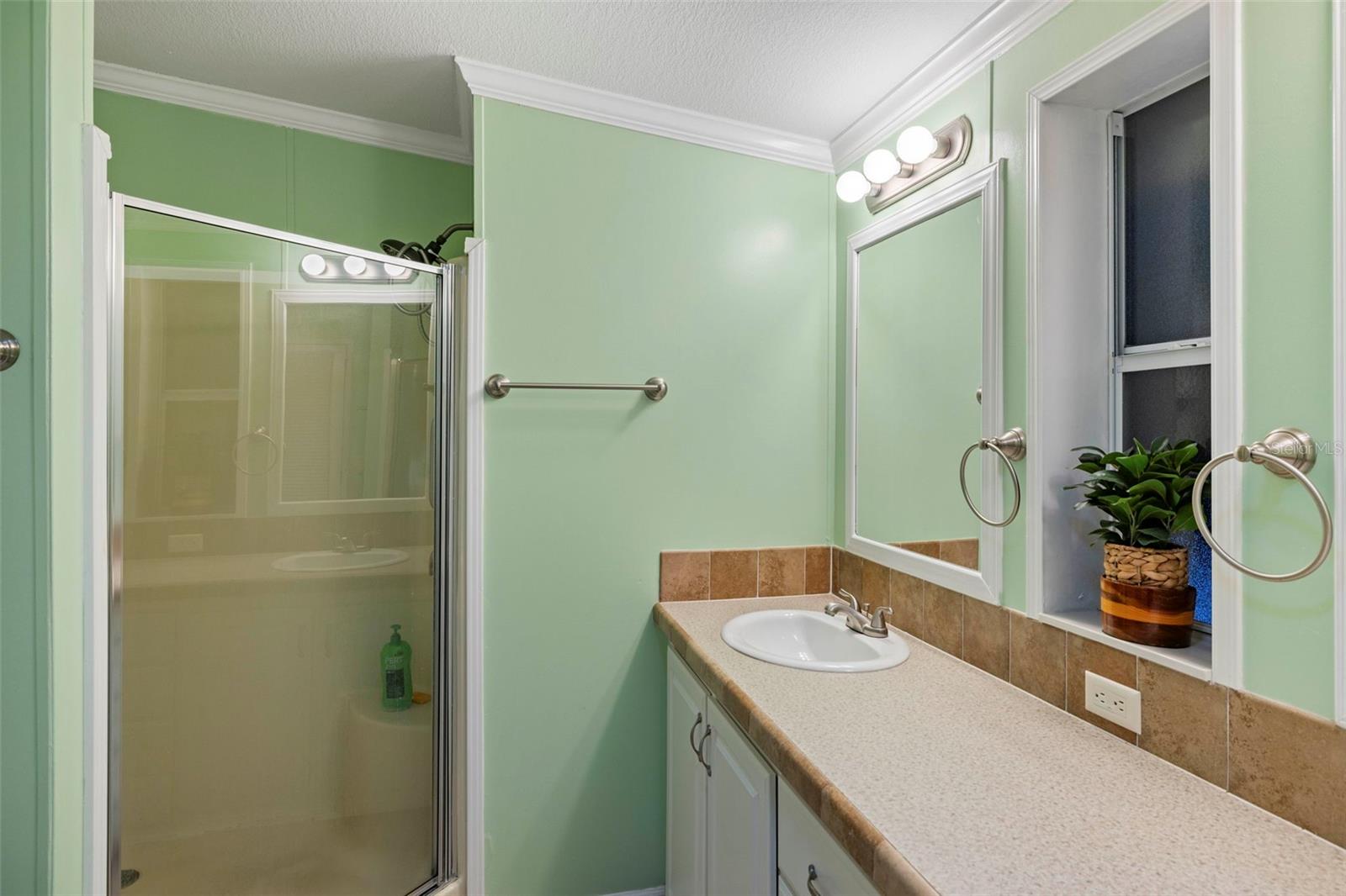 Image 21 of 32 For 27 Freeman Avenue