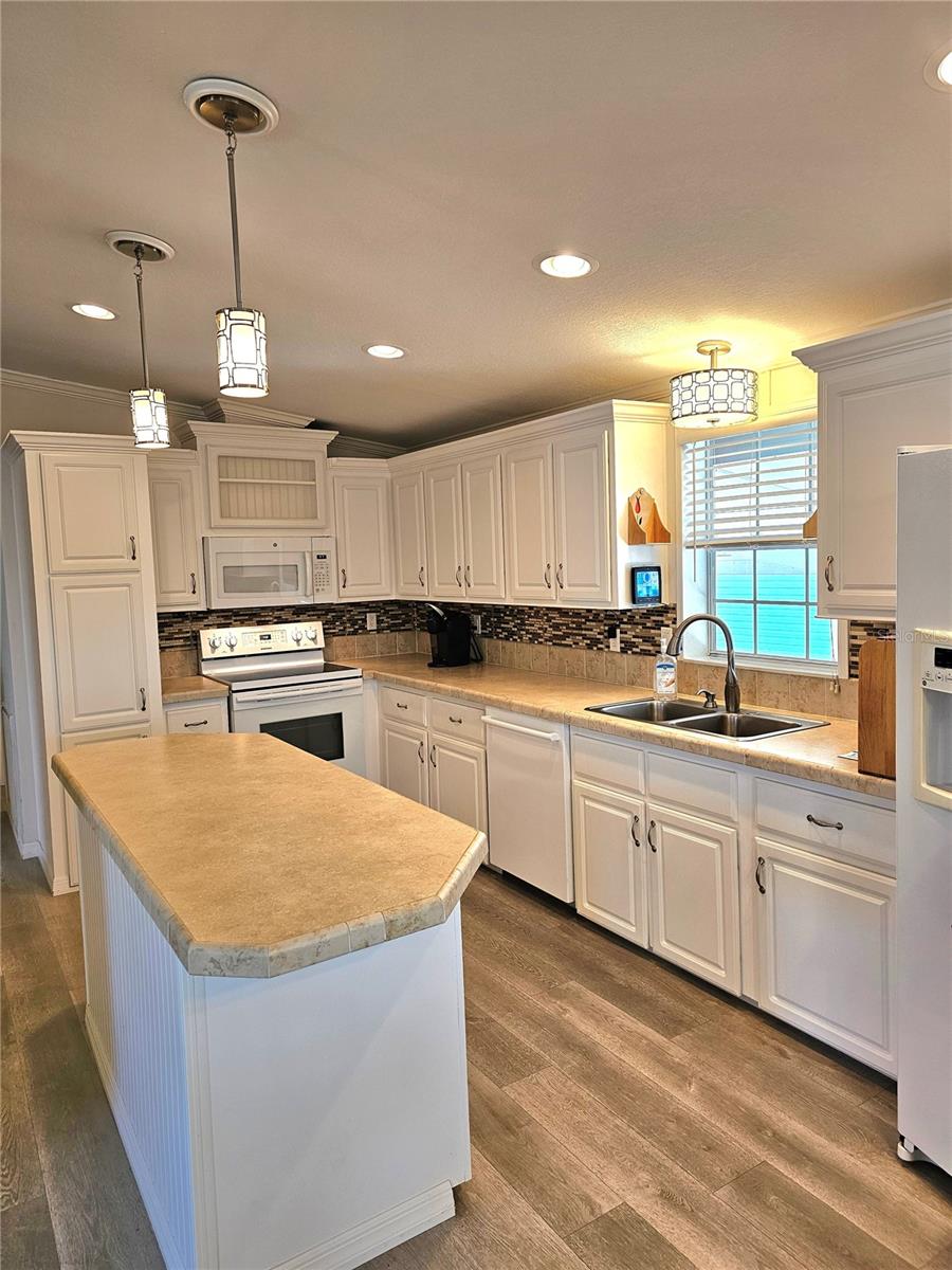 Image 7 of 32 For 27 Freeman Avenue