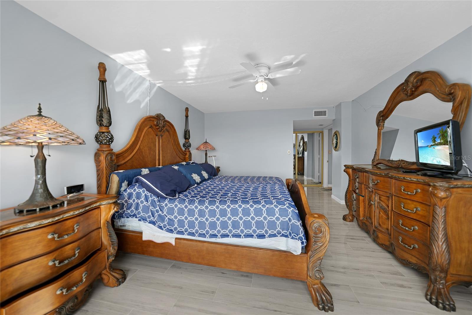 Image 10 of 42 For 25188 Marion Avenue E301