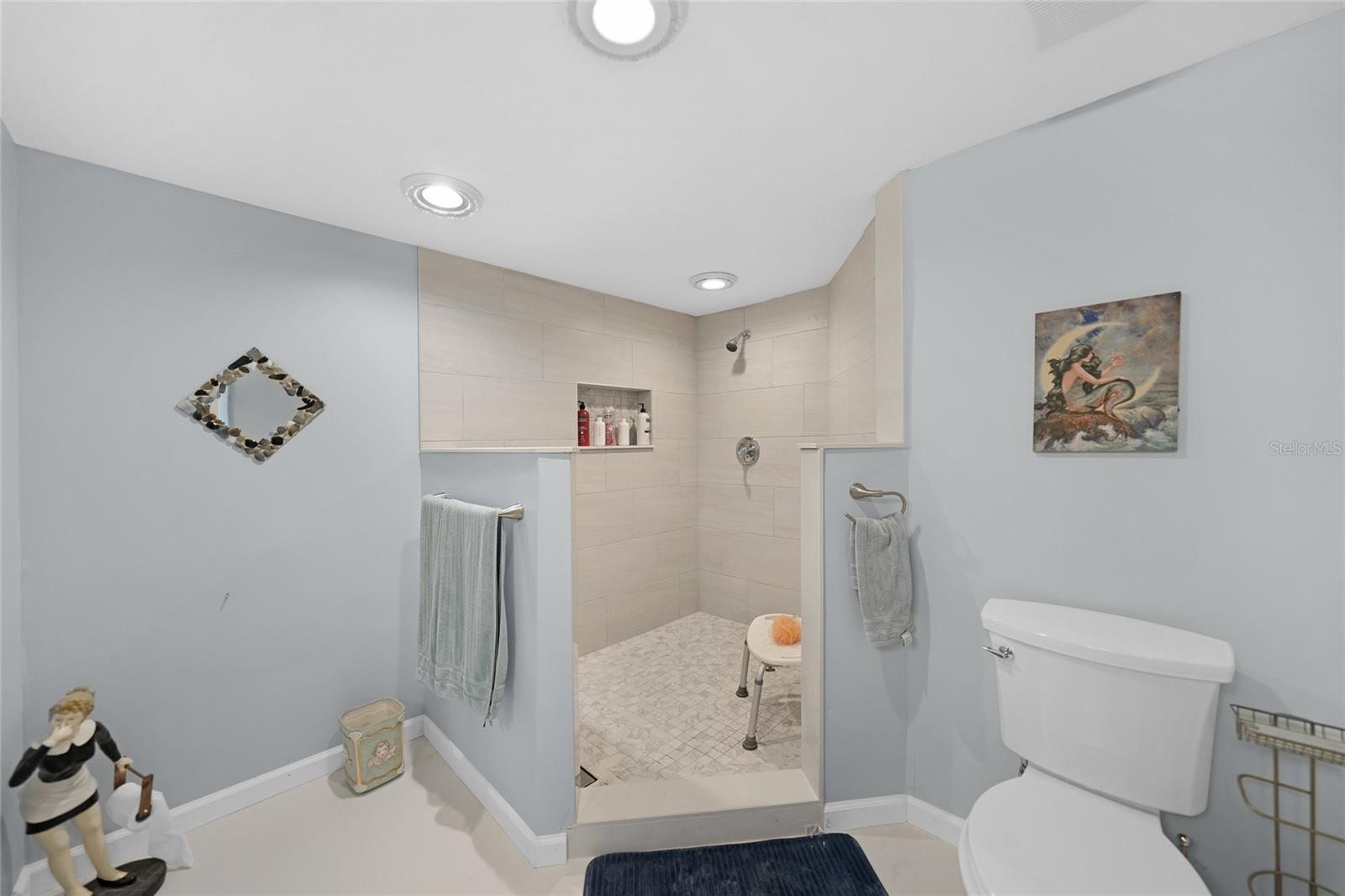 Image 12 of 42 For 25188 Marion Avenue E301