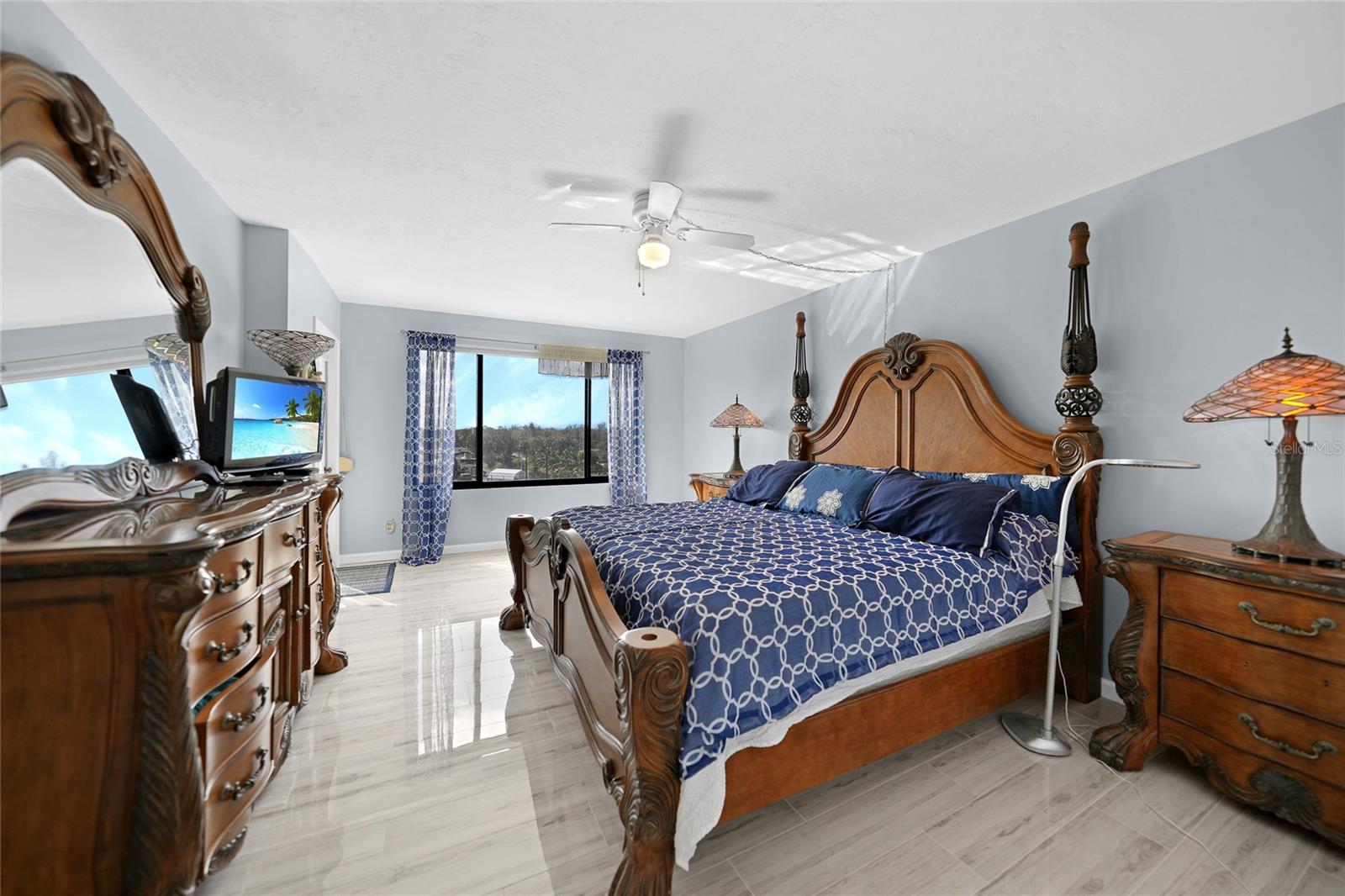 Image 9 of 42 For 25188 Marion Avenue E301