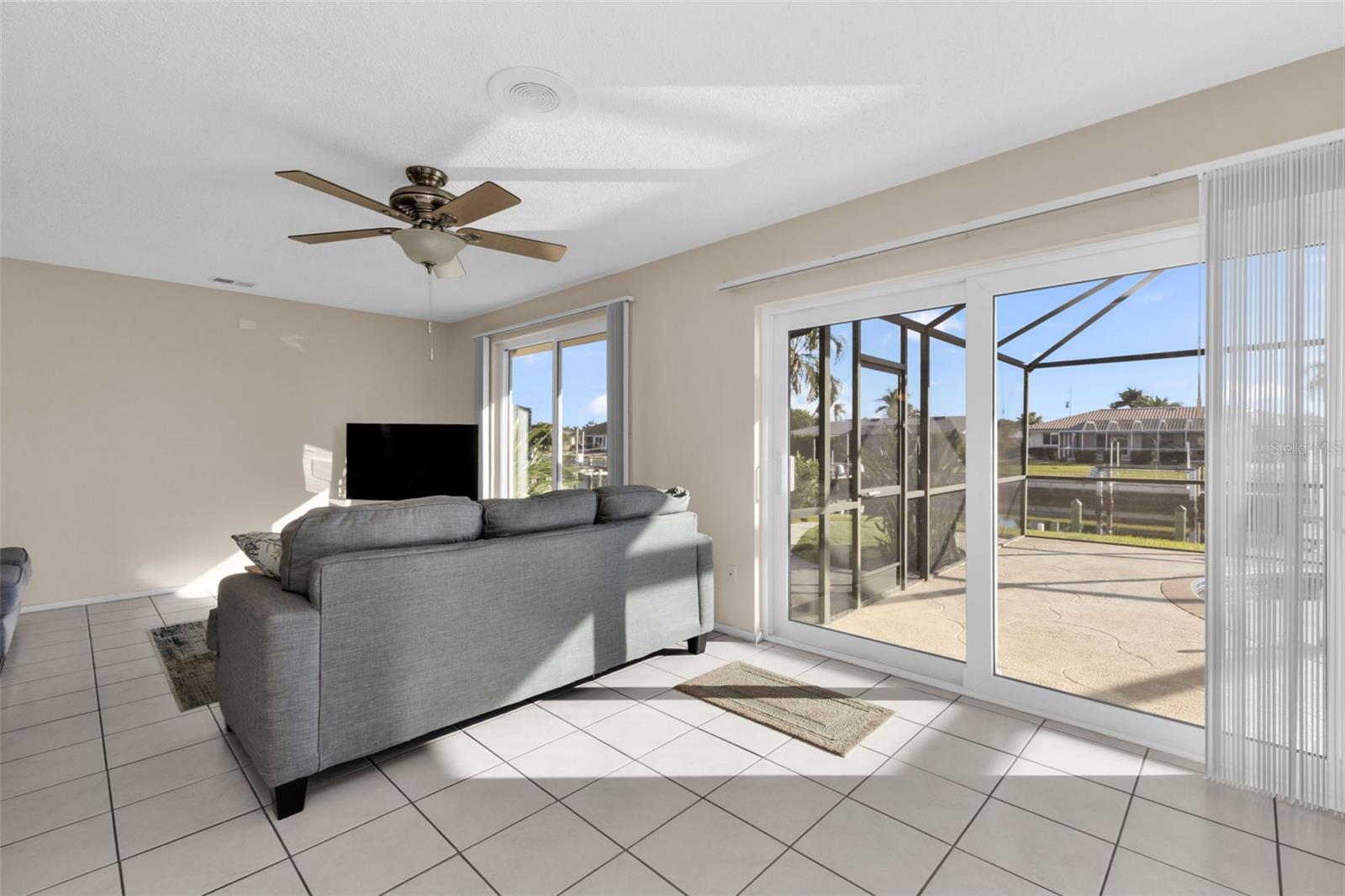 Image 12 of 35 For 944 Genoa Court