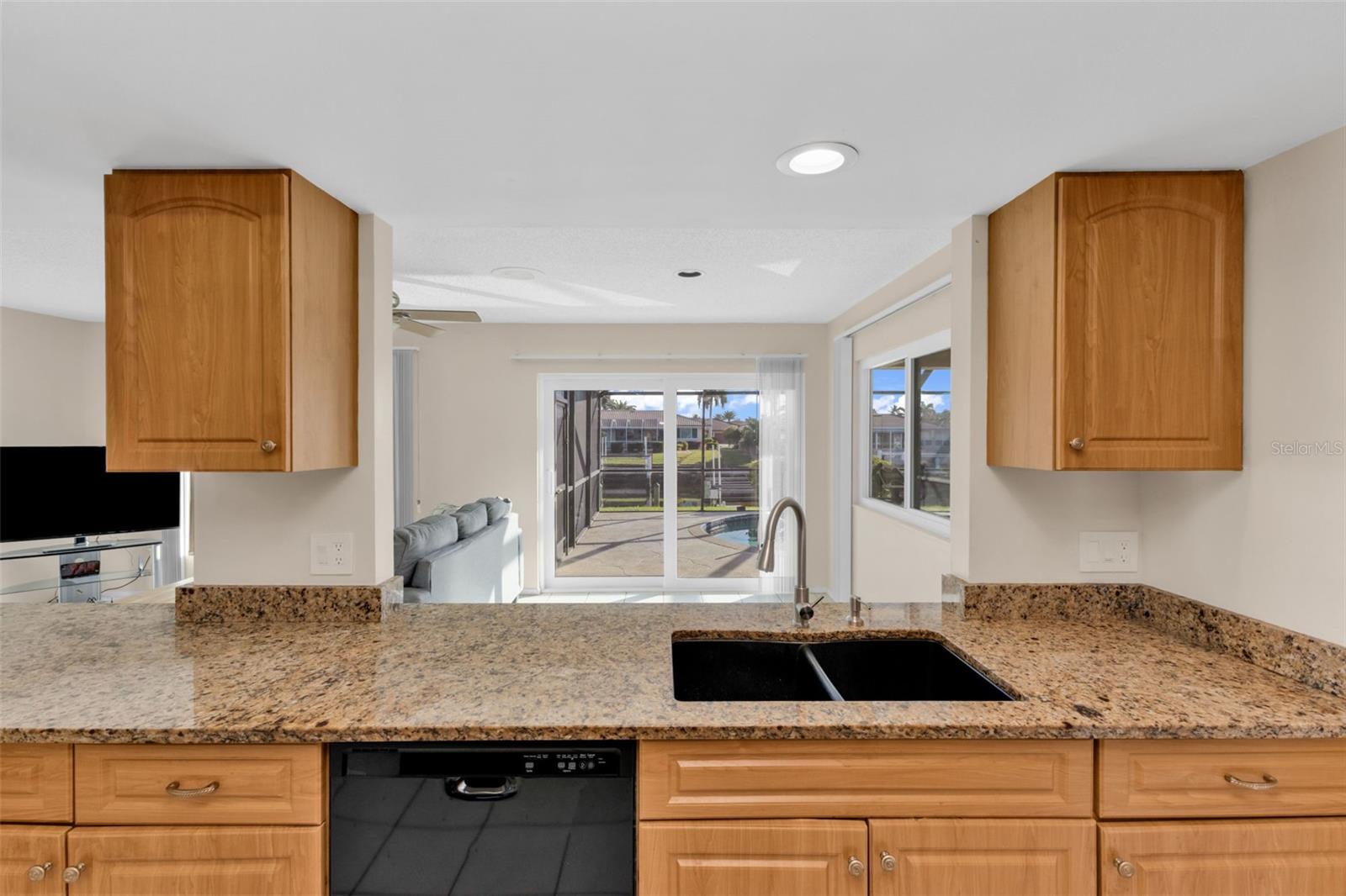 Image 15 of 35 For 944 Genoa Court