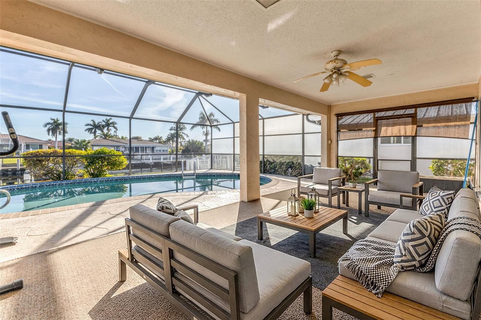 Image 18 of 35 For 944 Genoa Court