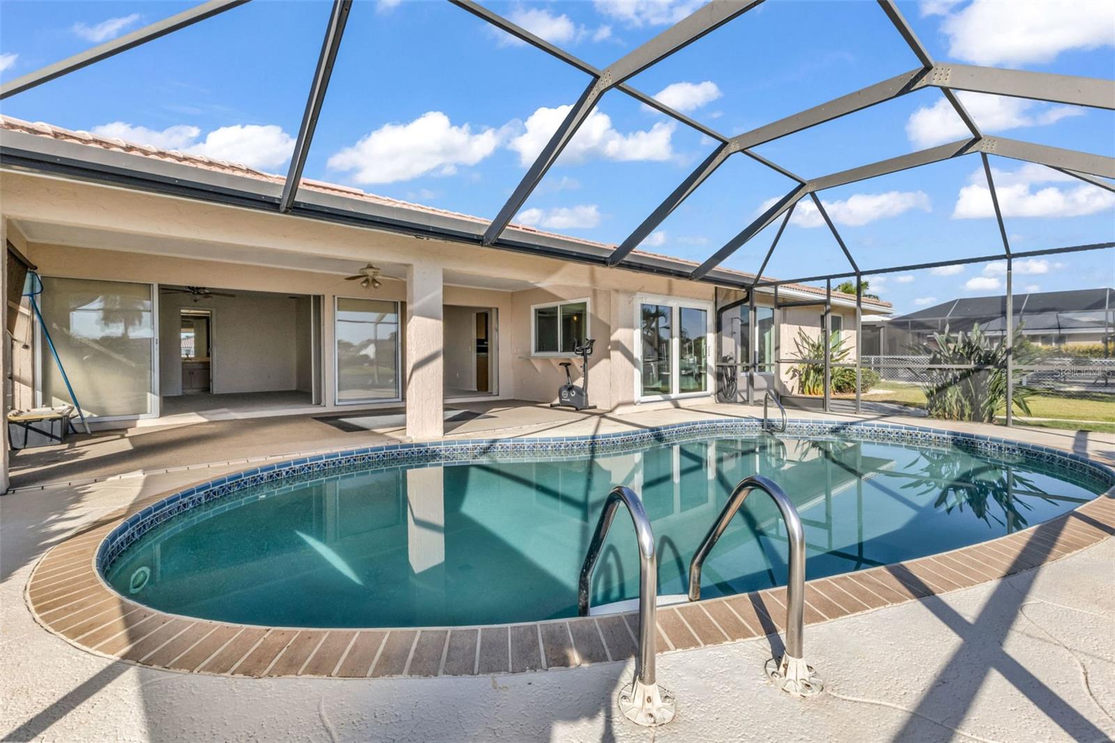 Image 22 of 35 For 944 Genoa Court