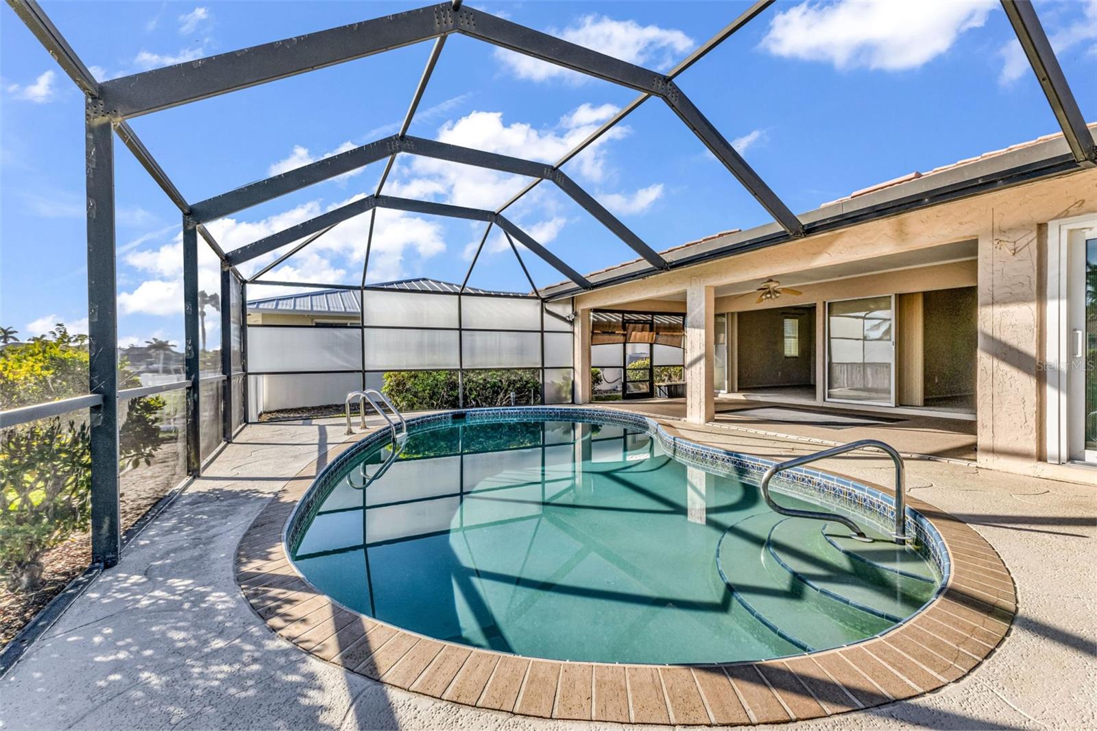 Image 23 of 35 For 944 Genoa Court