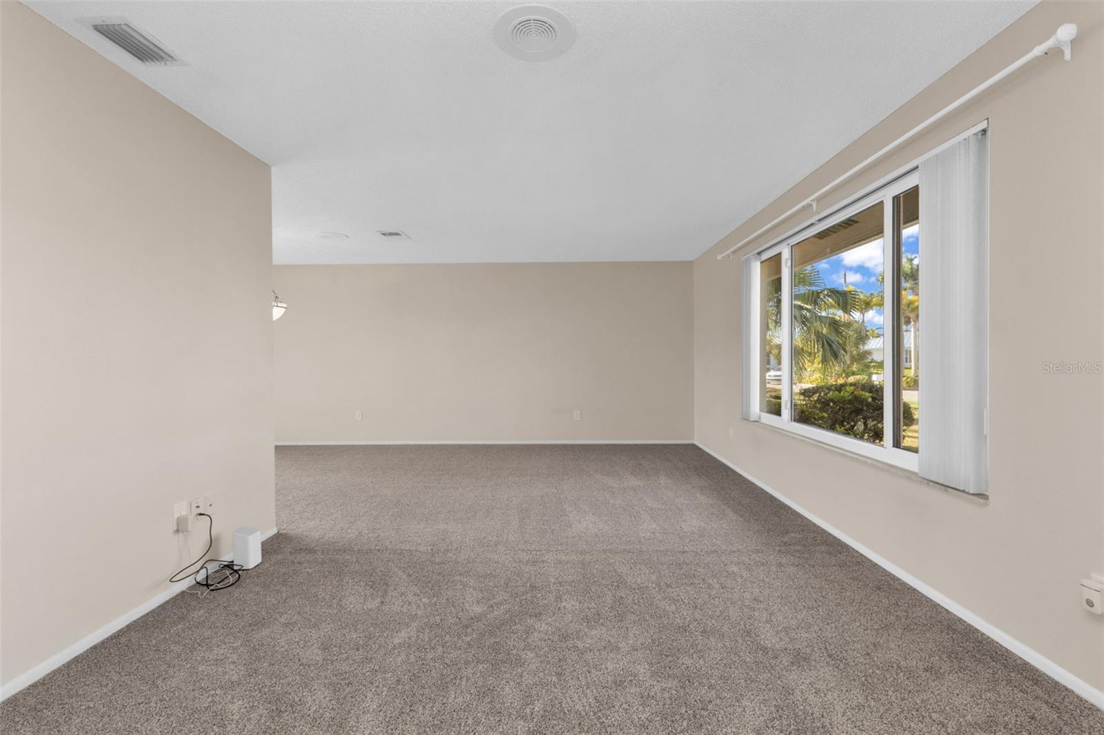 Image 5 of 35 For 944 Genoa Court