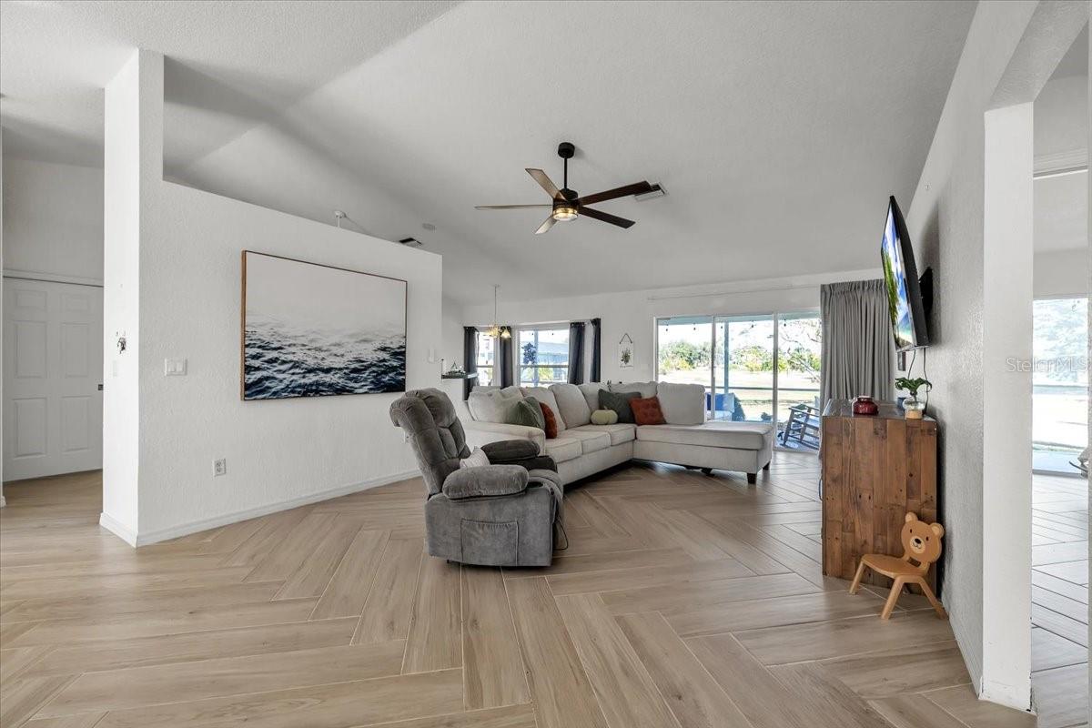 Image 11 of 67 For 320 Tandil Street