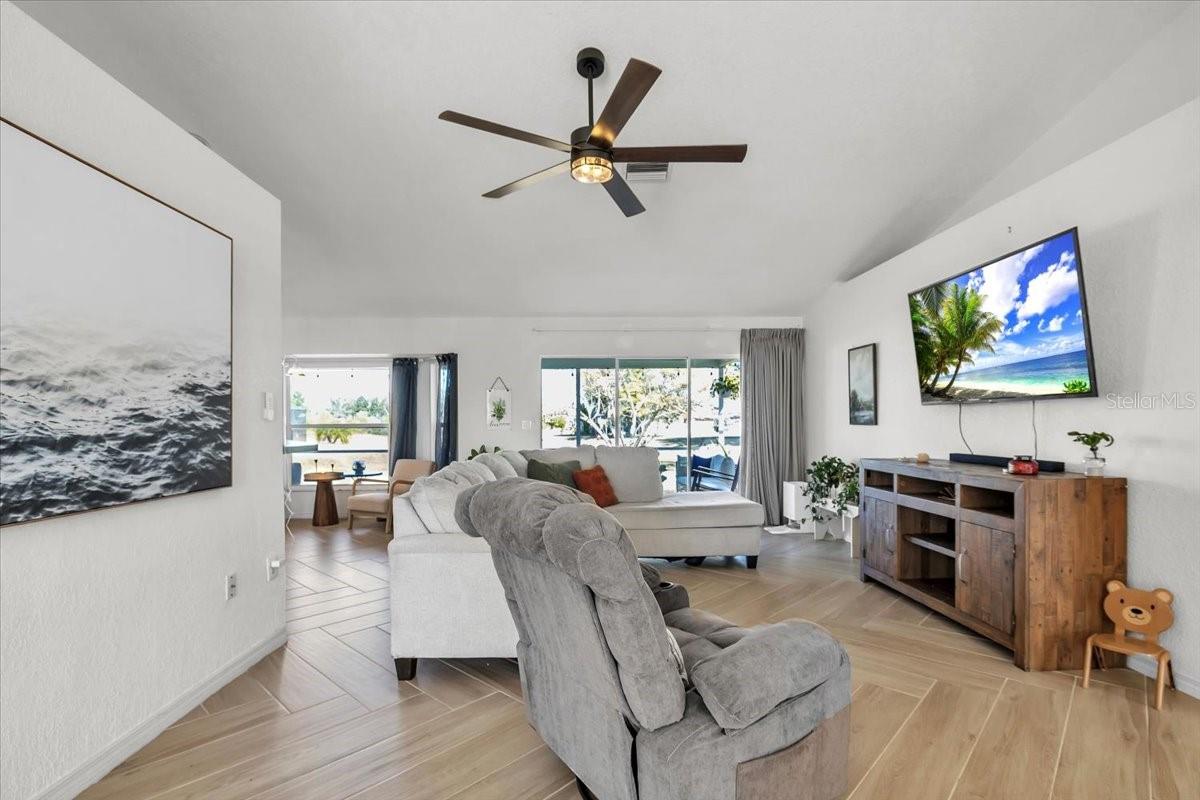 Image 12 of 67 For 320 Tandil Street