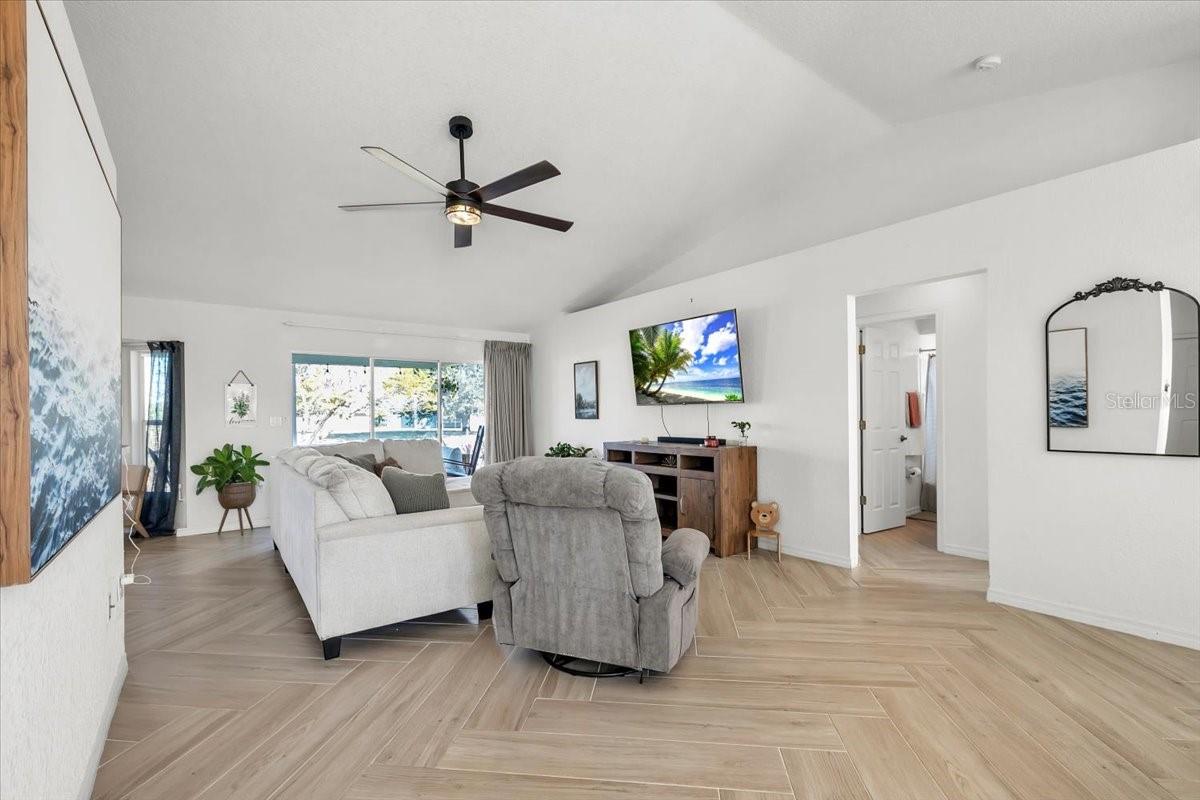 Image 13 of 67 For 320 Tandil Street