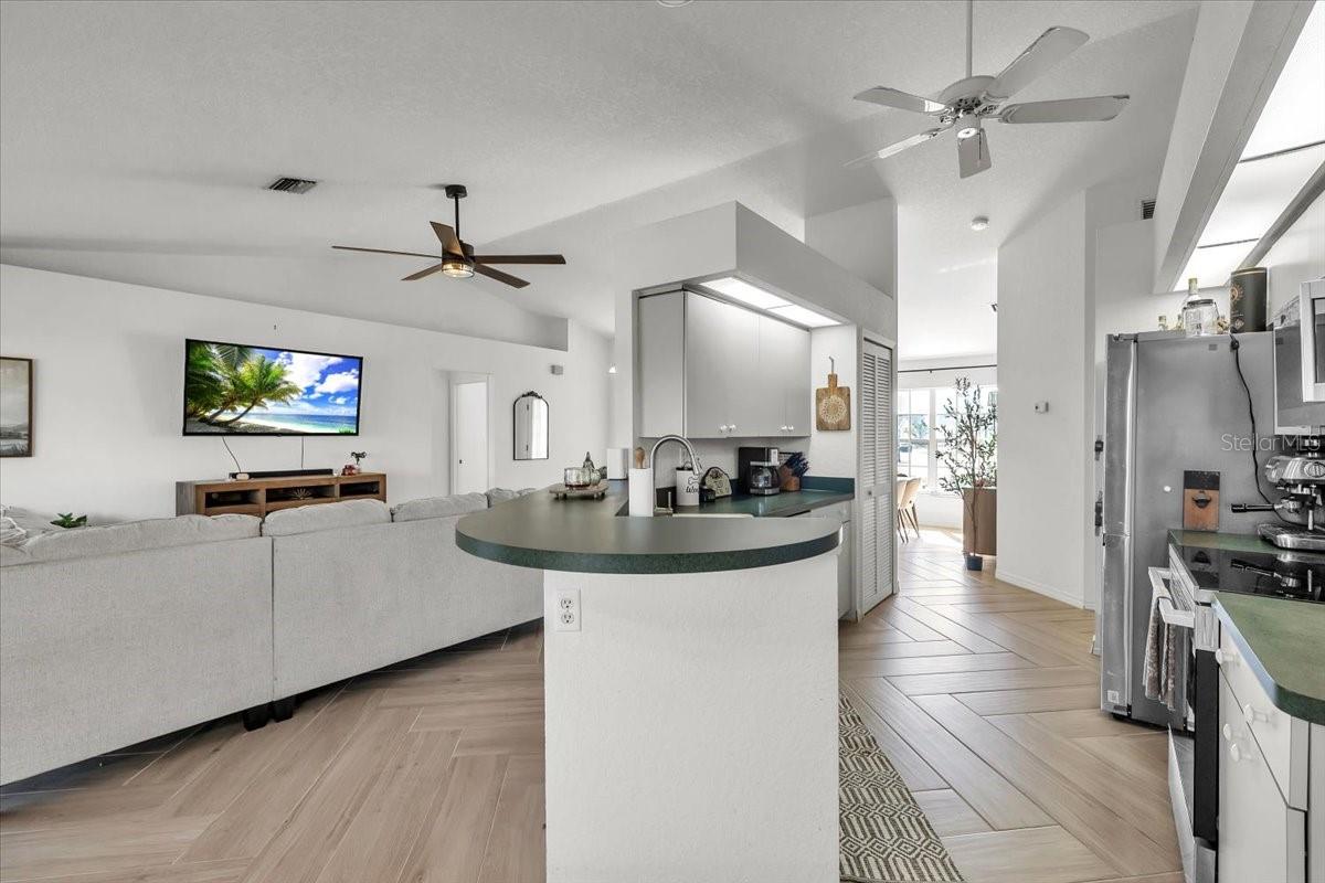 Image 18 of 67 For 320 Tandil Street