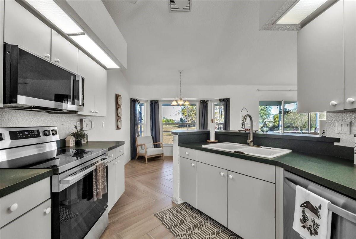 Image 21 of 67 For 320 Tandil Street