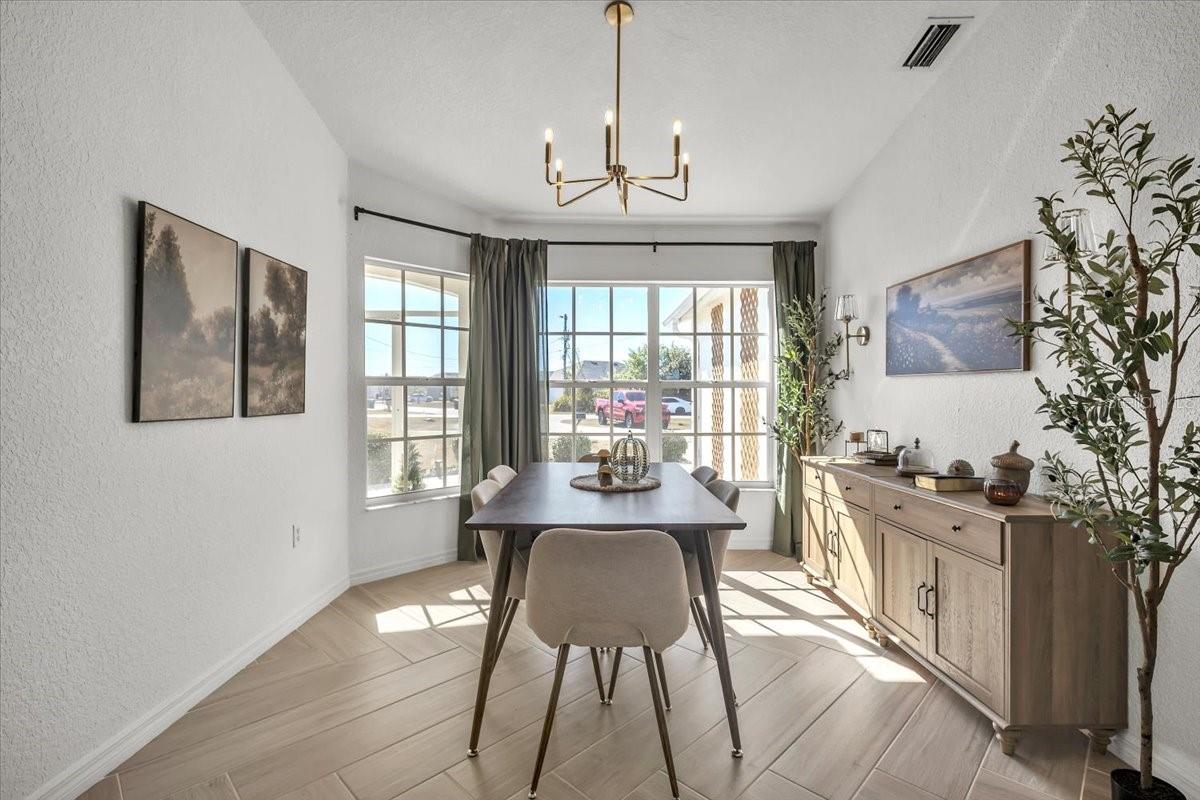 Image 26 of 67 For 320 Tandil Street