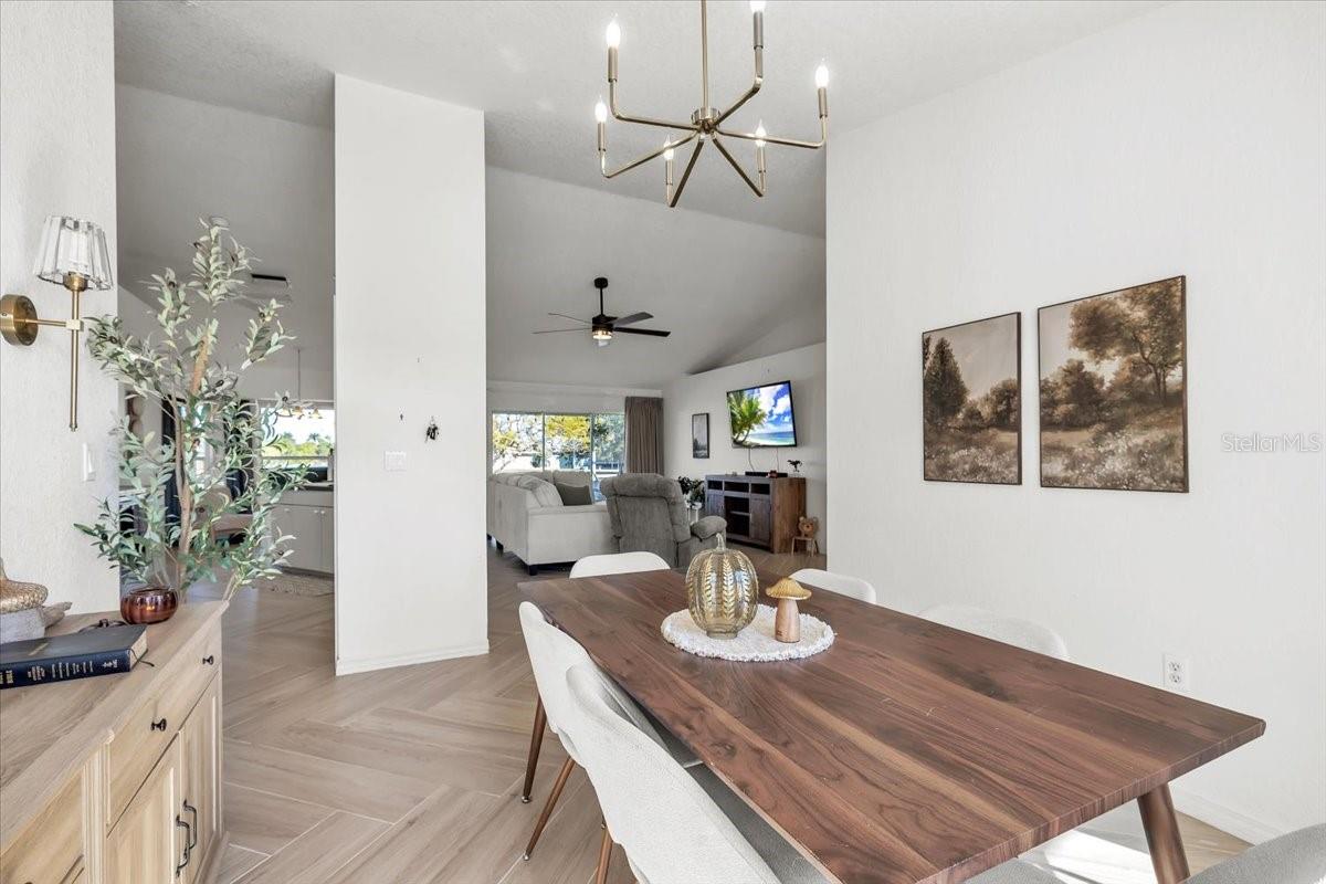 Image 28 of 67 For 320 Tandil Street