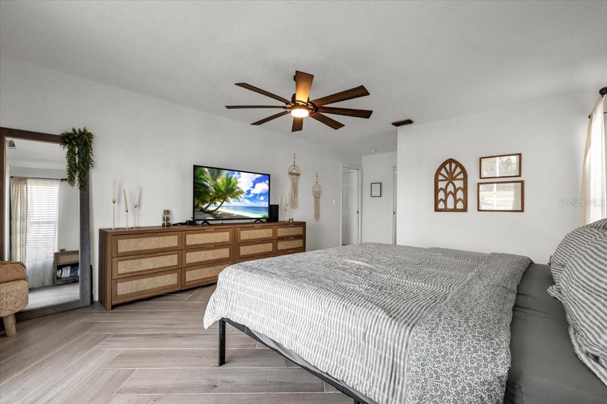 Image 32 of 67 For 320 Tandil Street