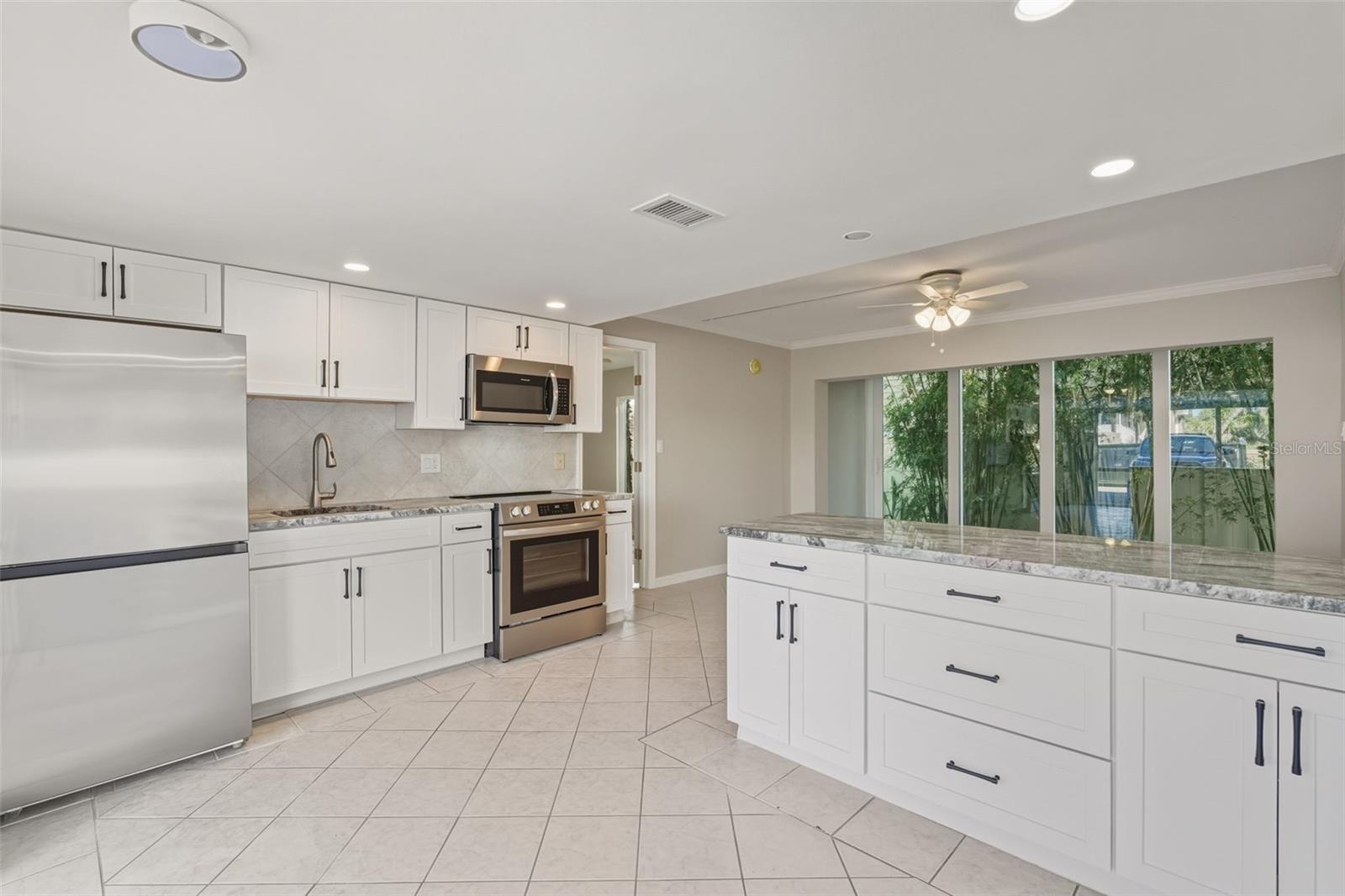 Image 4 of 34 For 5055 Beach Road 106