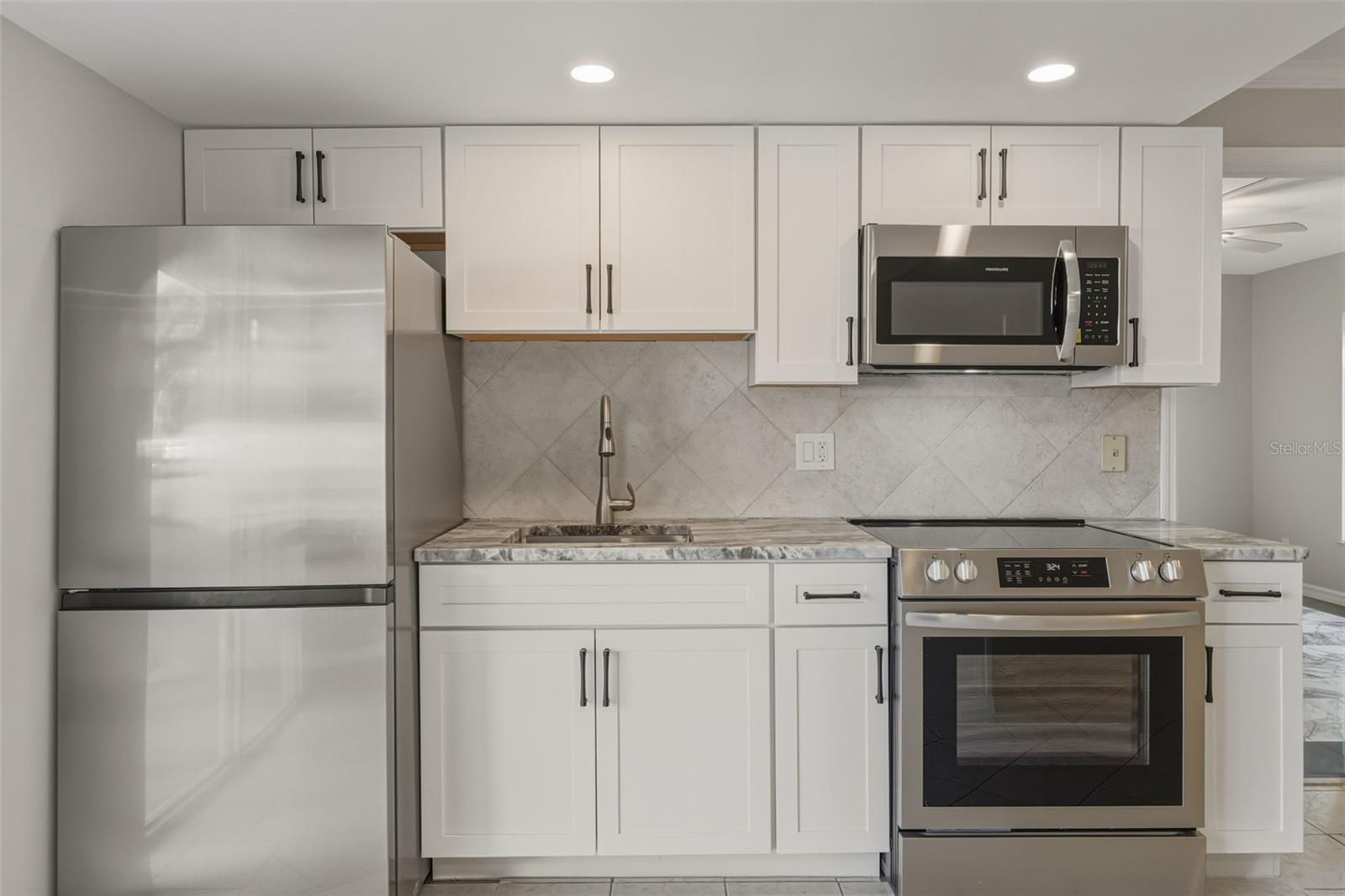 Image 6 of 34 For 5055 Beach Road 106