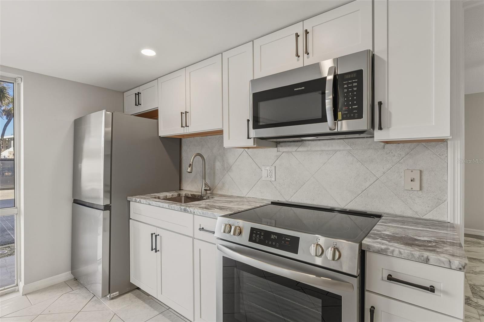 Image 7 of 34 For 5055 Beach Road 106