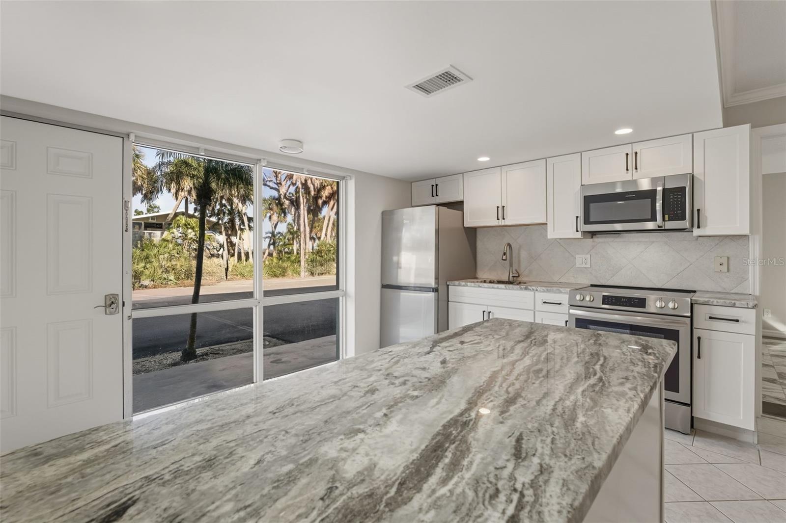 Image 8 of 34 For 5055 Beach Road 106