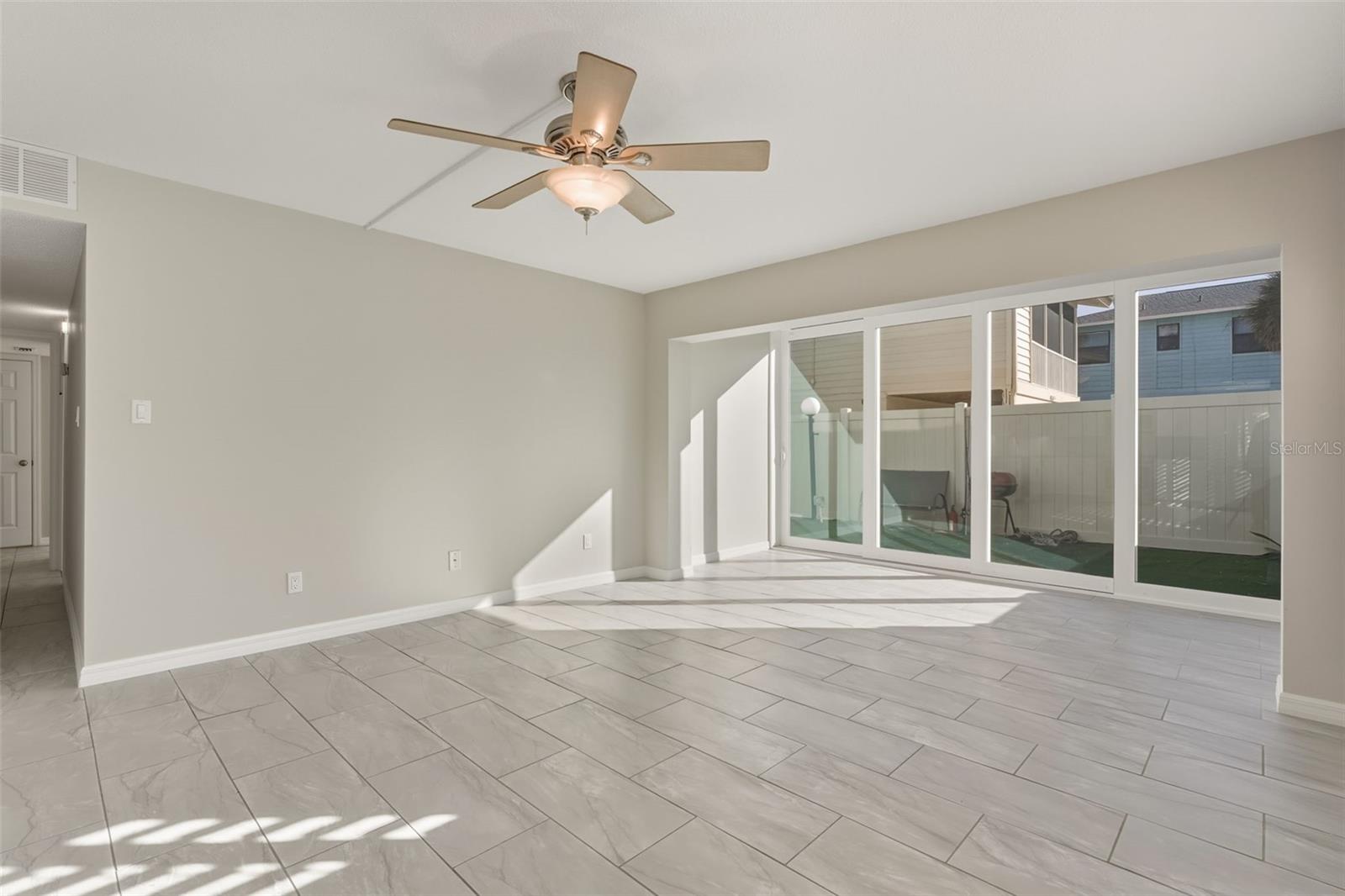 Image 11 of 36 For 5055 Beach Road 108