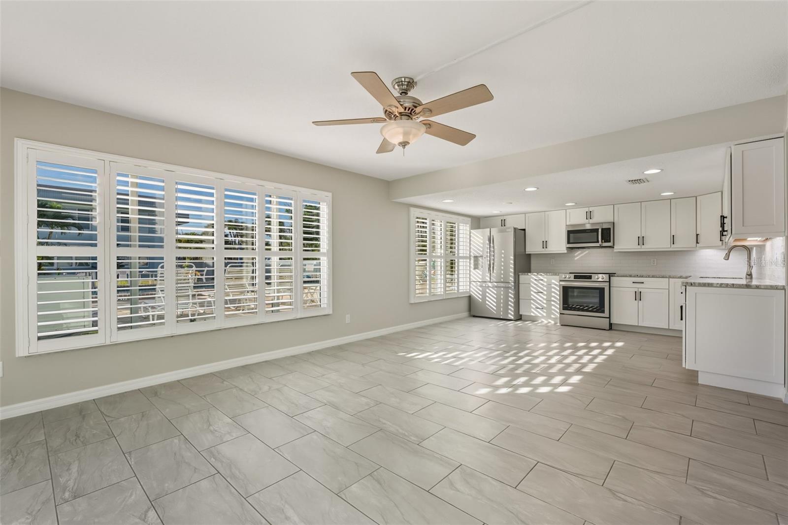 Image 14 of 36 For 5055 Beach Road 108