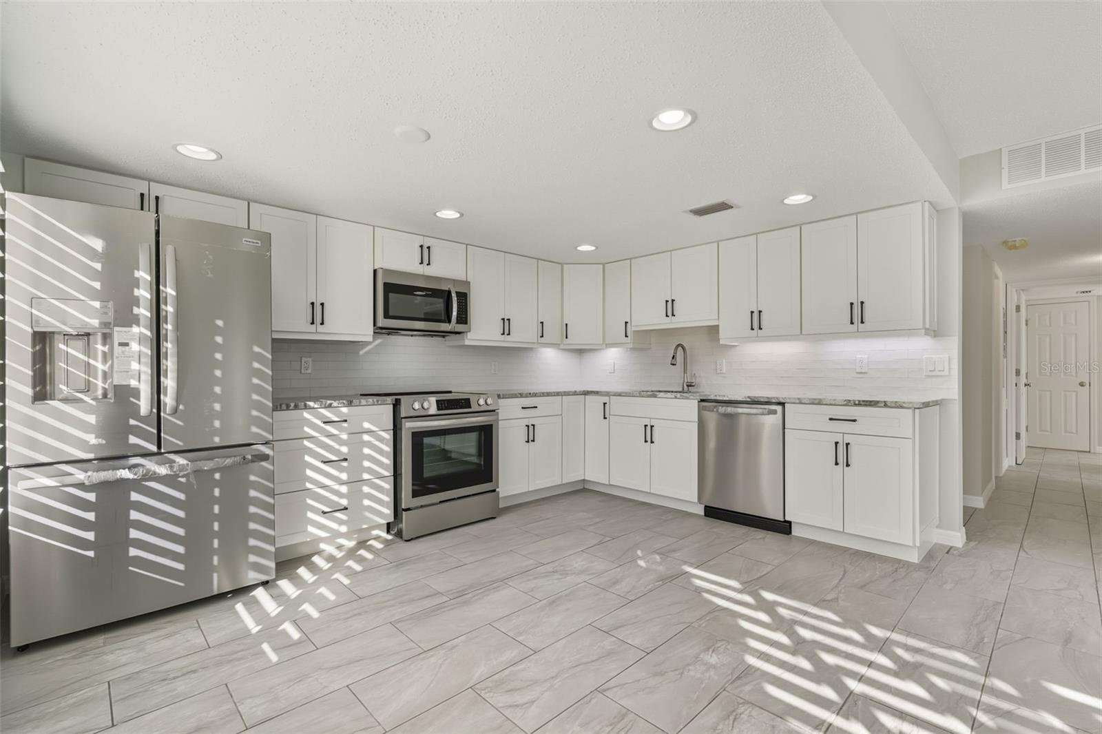 Image 5 of 36 For 5055 Beach Road 108