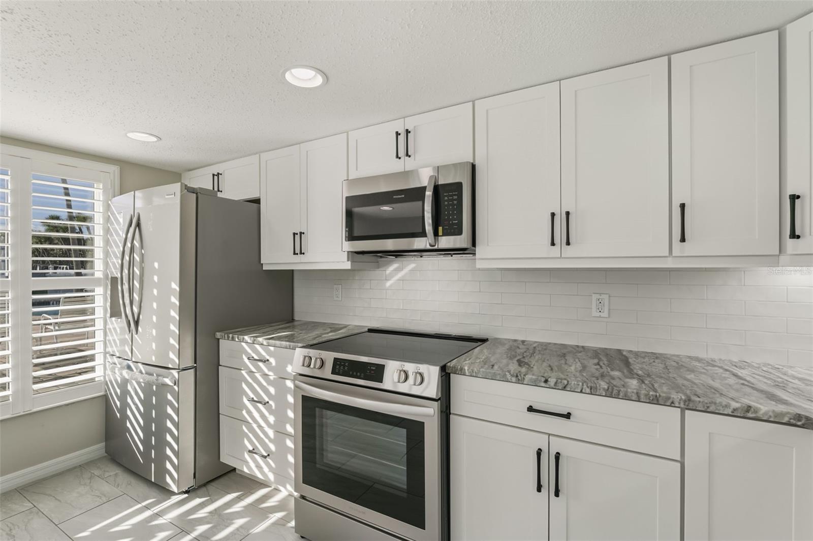 Image 9 of 36 For 5055 Beach Road 108